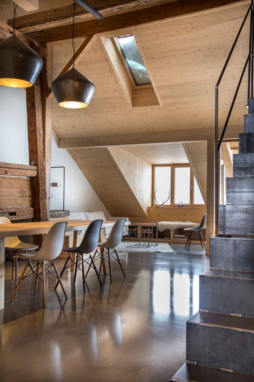 Wohnraum mit Treppe – Bueretenhof